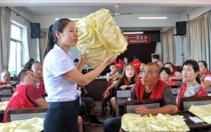 �ӱ����裺��׼��ƶ������ѵ�͵������ſڡ�