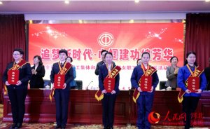 �ӱ�����һ���Ƚ�Ůְ�����˺ͼ��� ������ִ�������Ǿ�������